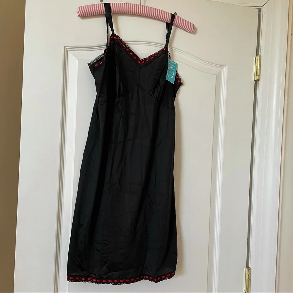 NWT Kayser Black Satilene Nightgown with Red Trim